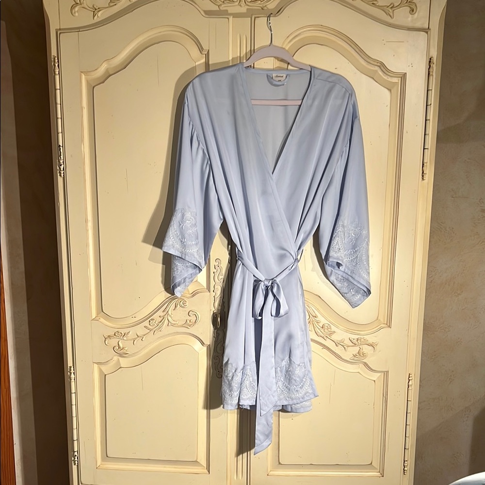 Elegant Celestial Blue Lace Trim Robe NWOT